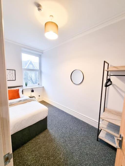 Stunning Flat Close To Beach Swansea Exterior photo